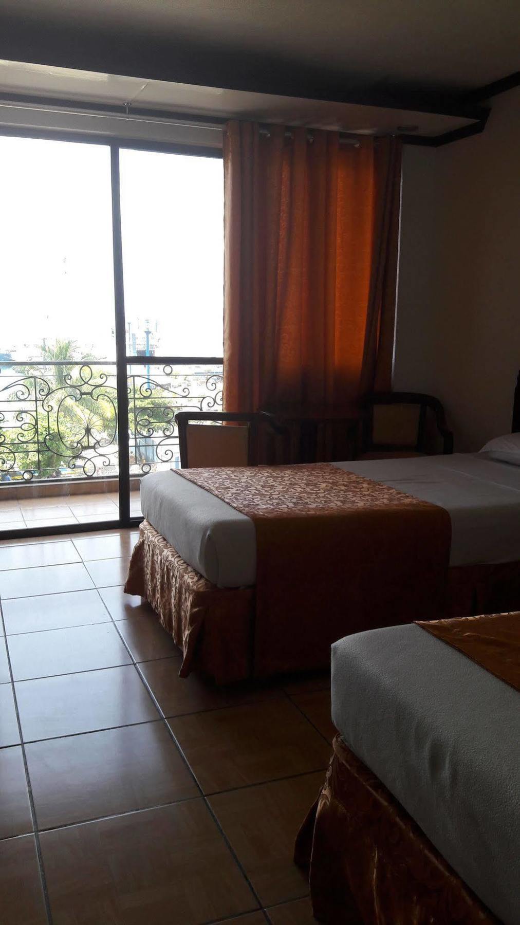 Don Felipe Hotel Ormoc Kültér fotó
